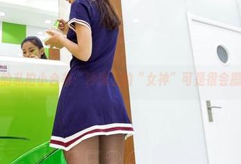 爱丝的私拍小合集：沙滩上的“女神”可是很会撒娇哟