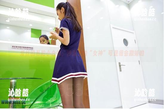 爱丝的私拍小合集：沙滩上的“女神”可是很会撒娇哟