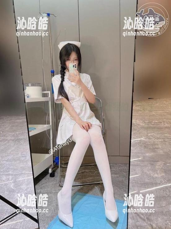 AT鲨的自拍图集：你敢挑战我的“随意”自信吗？