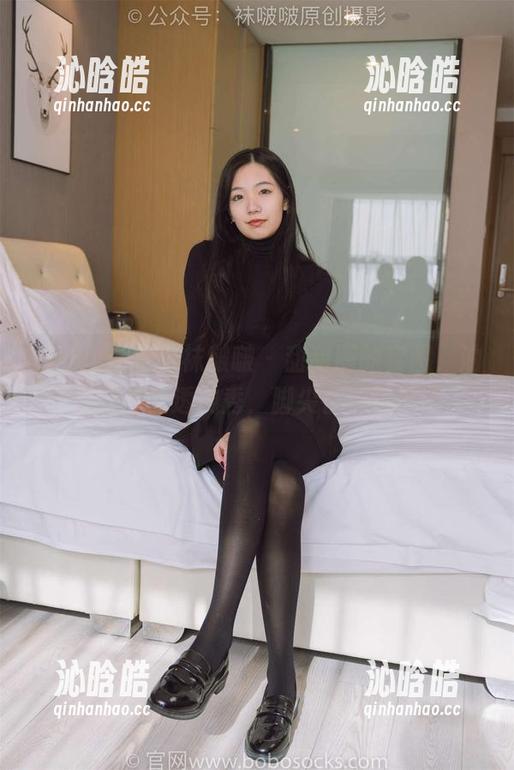 BoBoSocks袜啵啵-甜甜圈 BoBoSocks袜啵啵 - 甜甜圈的套图,油亮薄白丝透视秀,脚尖在悄悄说话