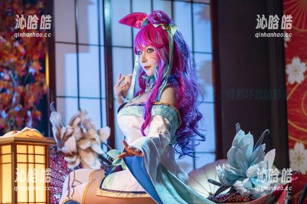 KANEKO咔喵最新的白衬衫套图，太会引人想多，快戳坏我的脑补。