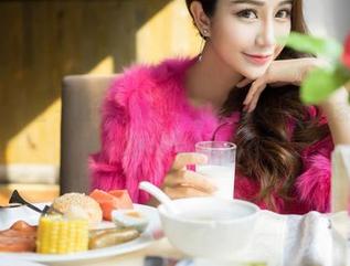 MiStar魅妍社 - 赵小米Kitty的居家写真:一边泡茶一边做模特,这操作我能给满分!