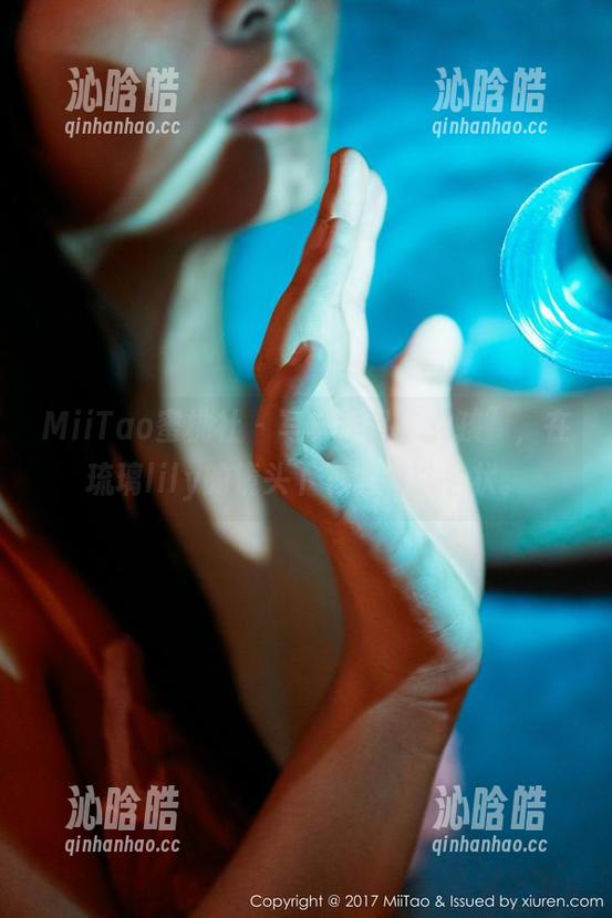 MiiTao蜜桃社-琉璃lily MiiTao蜜桃社 - 写真作品“女孩”,在琉璃lily的镜头下有些难以名状。
