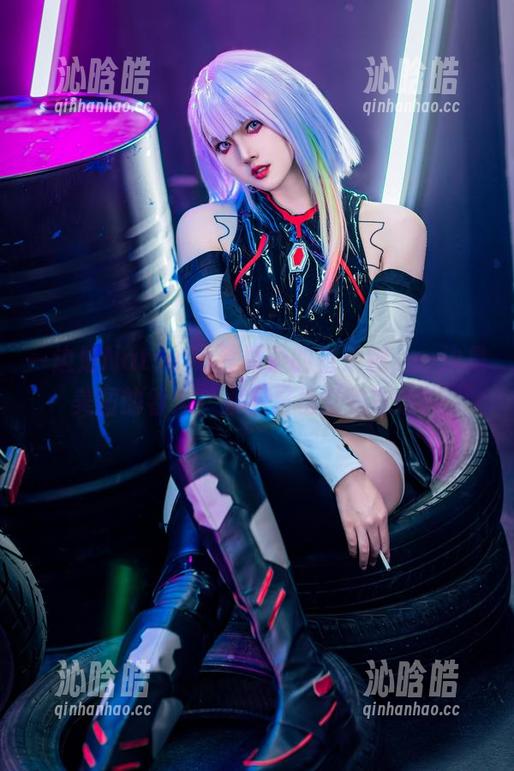 Natsuko夏夏子 一边是Natsuko夏夏子的白天蛾,一边是美图的春天,果然是视觉的歉意!