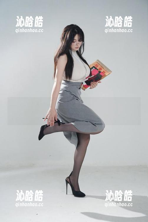 NinJa阿寨寨制服美照，下载了你也是个小心机