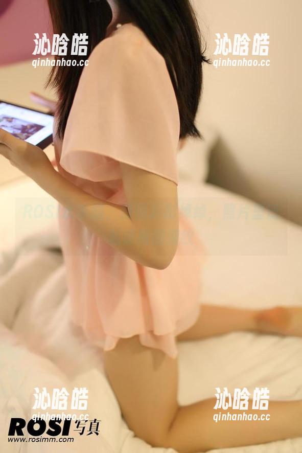 ROSI水手服，原图影影绰绰，照片里泛起迷离的波纹