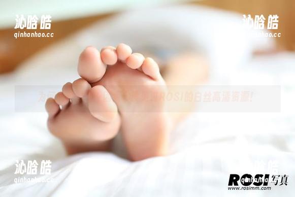 为何选择黑丝？因为你没见过ROSI的白丝高清资源！