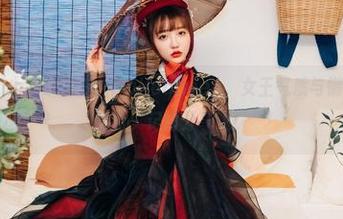 Son Ye Eun的LOOZY-Halloqueen，女王气质与懒洋洋的完全结合，记得分享哦！