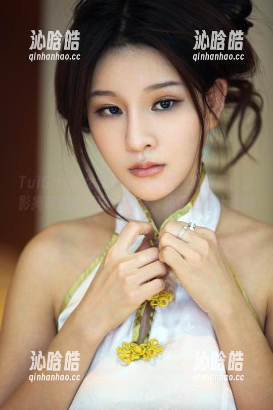 TuiGirl推女郎 - 土豆姐的泳池乐章：水影掩映的奇景图片合集，还记得水上漂吗？