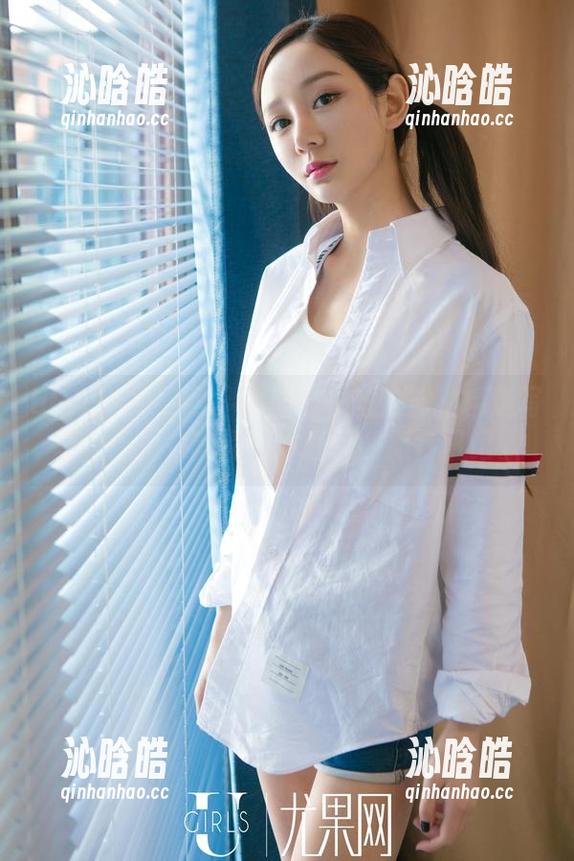 UGirls尤果网-白一晗 UGirls尤果网 - 捡起白一晗的旅拍精选写真,像是在翻阅一本奇幻的旅行日记。