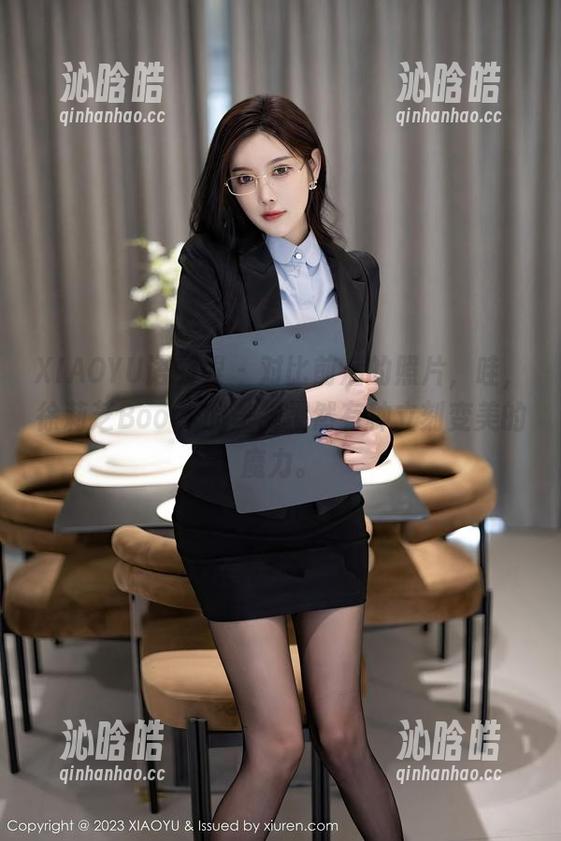 XIAOYU语画界-徐莉芝Booty XIAOYU语画界 - 对比前后的照片,哇,徐莉芝Booty的美脚果然有种立刻变美的魔力。