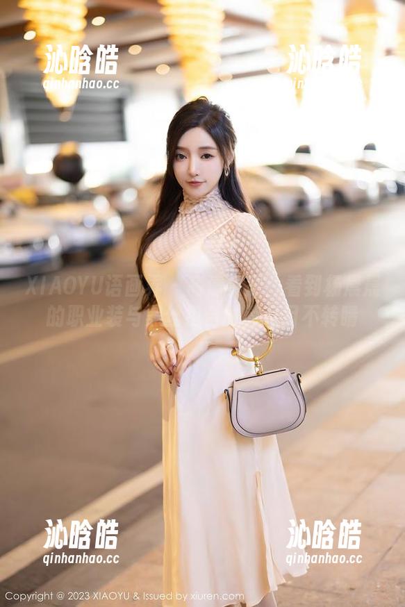 XIAOYU语画界 - 高清资源：看到杨晨晨的职业装与黑丝组合时简直目不转睛