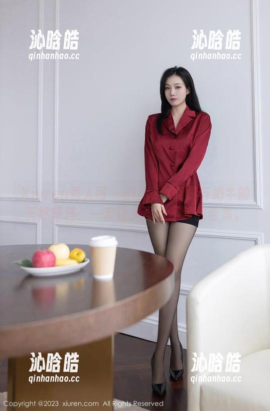 Xiuren秀人网-Elise谭晓彤 Xiuren秀人网 - Elise谭晓彤与奶牛的天然搭档:一套让人忍俊不禁的合集。