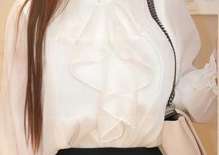 Xiuren秀人网 - 伊思思双马尾美图合集，你以为只是马尾，其实暗藏玄机。
