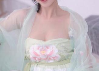 Xiuren秀人网 - 制服图集，宋愉愉让我怀疑人生：这我也能驾驭吗？
