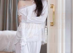 Xiuren秀人网 - 林文文的夏日美图:我敢打赌你会想把她的衣服收起来!图集来看一看