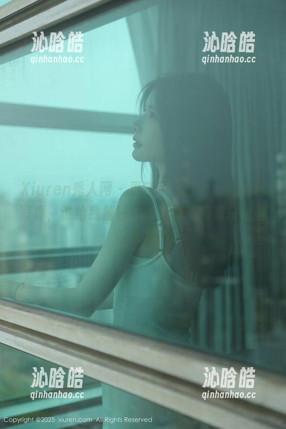 Xiuren秀人网 - 更新了，江七七的纯白写真，谁给我解释一下这样的内衣搭配有啥玄机？