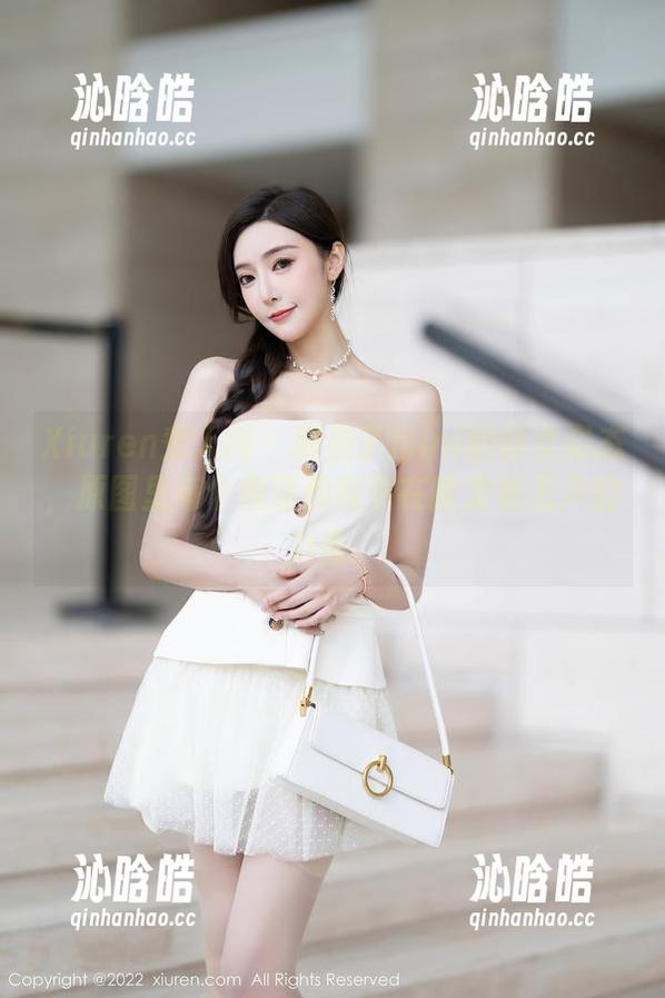 Xiuren秀人网-糯美子mini Xiuren秀人网 - 糯美子mini的修女姿态,原图里每个角落都似乎在散发着无声的力量。