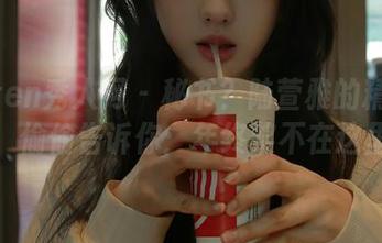 Xiuren秀人网 - 秘书？陆萱雅的精选写真集，偷偷告诉你：年终奖不在这里哦！