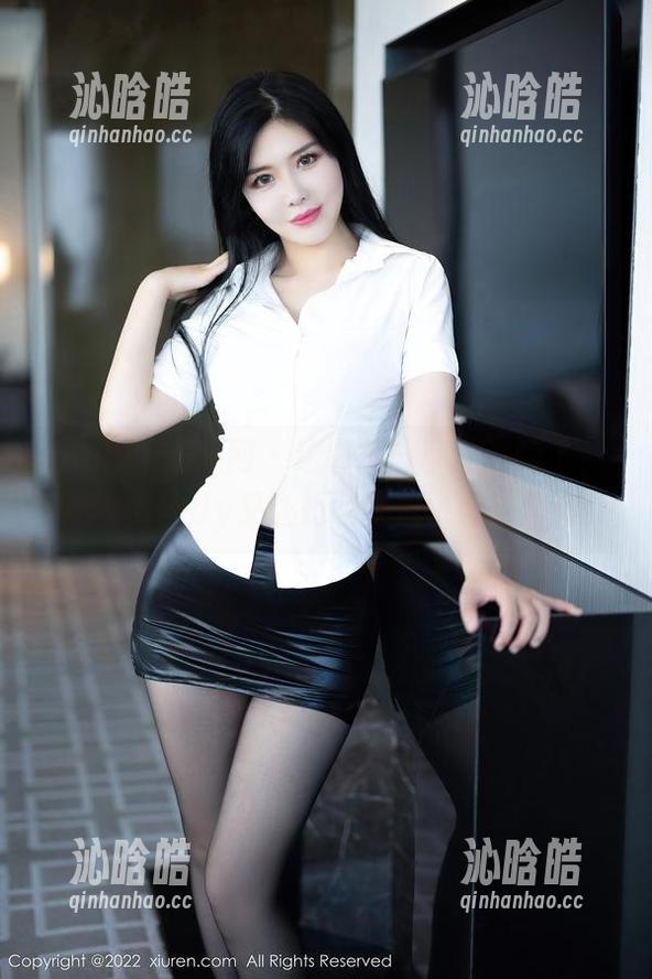 Xiuren秀人网 - 这图包分享也是醉了，颜浅浅Cindy又让短裙变成了时尚信仰！