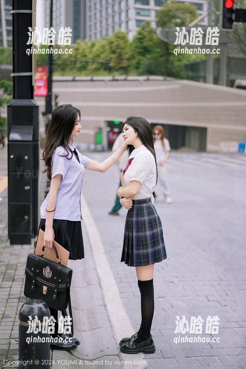 YouMi尤蜜荟 - Egg-尤妮丝校服写真，这样穿出去老师会怎想？