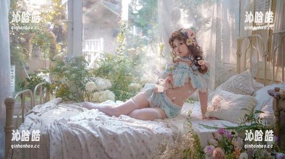 少女与花的浪漫：“一笑芳香沁”的美图等你来赞