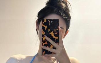 微密圈 - 这组不爱笑的赛琳长着红色内衣的写真,时不时勾动心弦,看来我也得找找那样的内衣了!