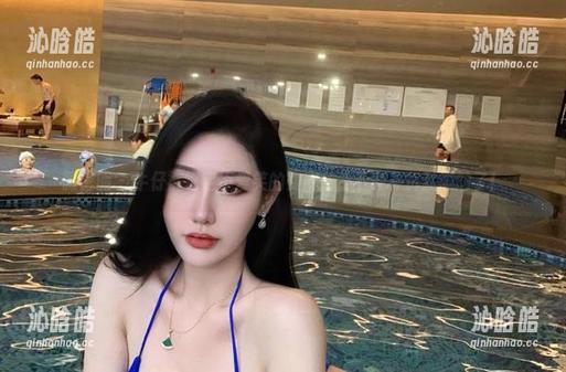 微密圈 - 牛仔裤绑定不爱笑的赛琳：不下载补货就尴尬了！