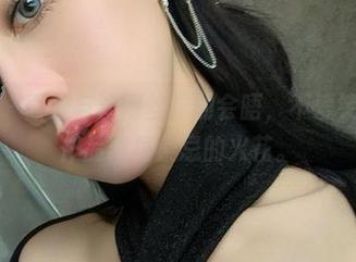 微密圈 - 西服与渔网丝袜的会晤,不爱笑的赛琳作品集里禁忌的火花。