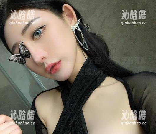 微密圈 - 西服与渔网丝袜的会晤，不爱笑的赛琳作品集里禁忌的火花。