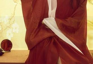 丽柜 - 小七的香浴大作战，写真似乎教给了我如何“芳香四溢”！