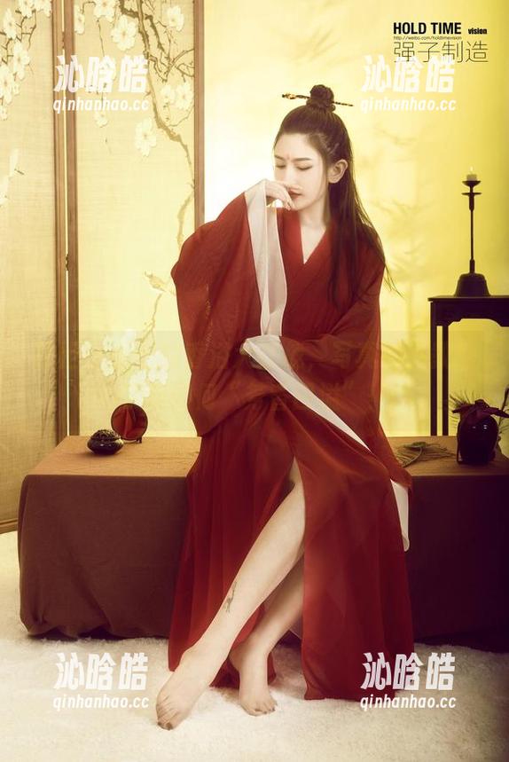 丽柜 - 小七的香浴大作战，写真似乎教给了我如何“芳香四溢”！