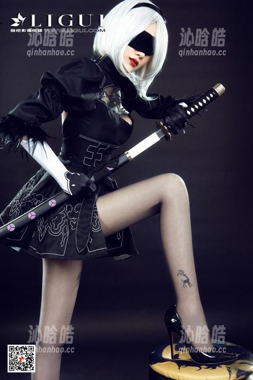 丽柜 - 最新写真集：甜甜在制服里都能散发什么魔力？