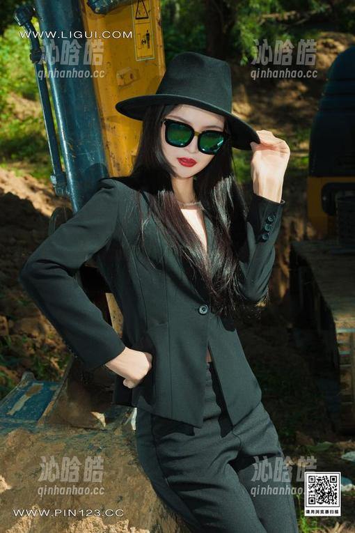 丽柜 - 轩轩的女仆写真：在精选图片里找乐子
