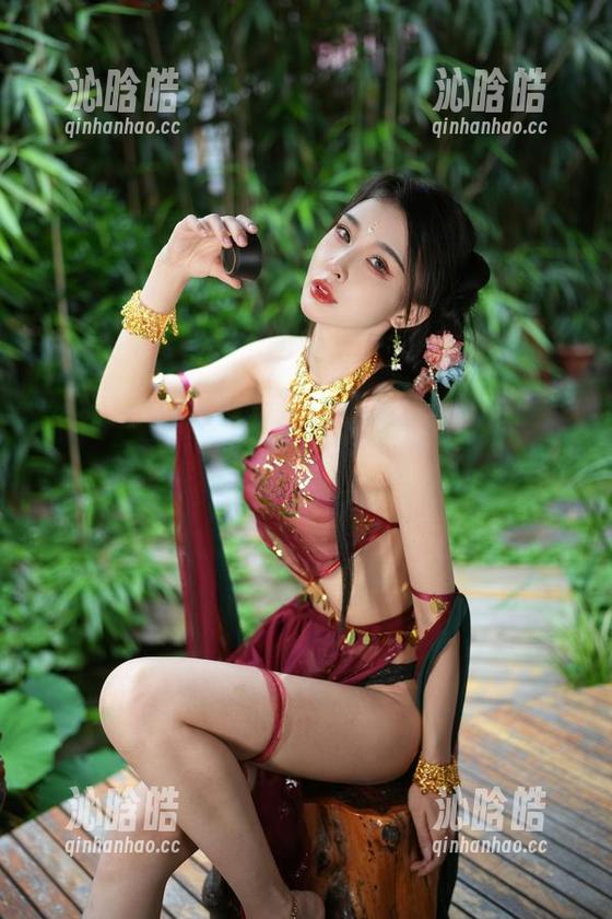 本版图文皆是夏天，余多多Dudu的写真全集带你嗨翻！