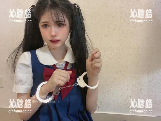 倦倦喵一袭连体衣，美图更新程度已达到“优雅喵三尺”！