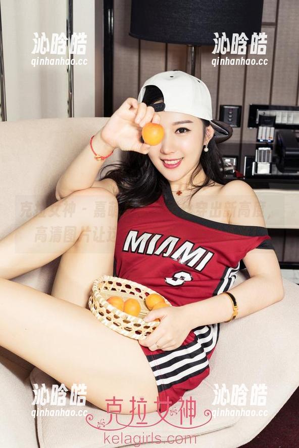 克拉女神 - 嘉萌总能把黑丝穿出新高度，高清图片让这个高度看得更加清晰！