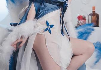 照片里的圣姨泳装，美得让人忍不住想出戏……凉凉子rioko，我该怎么作！