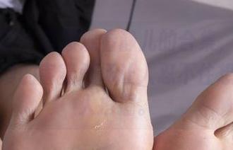 南国足艺 - 直接观看静儿的合集，这个小美女可爱的害羞气场让人忍不住想继续深入挖掘。