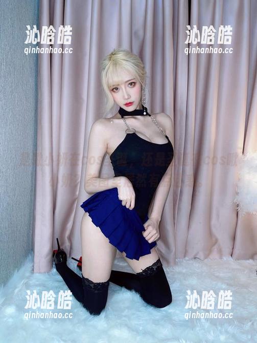 啾小妍 是啾小妍在cos圣诞,还是圣诞在cos啾小妍?美图里居然有点迷惑。