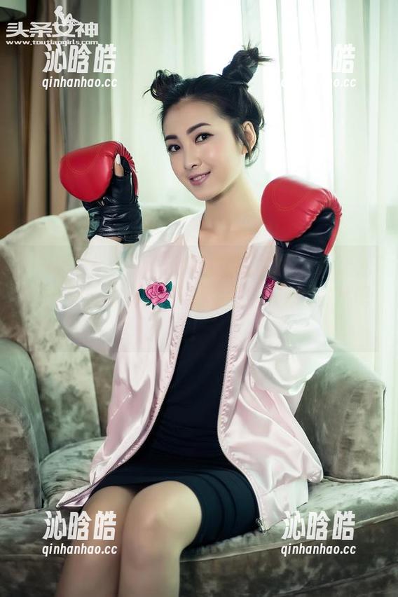 头条女神-曼苏拉娜 头条女神 - 曼苏拉娜的逆袭之路,无圣光下的护士打针针,来瞧这张奇葩的图片吧!