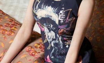 头条女神 - 肤色油亮，王竹的最新写真像阳台上洒下的晨露？