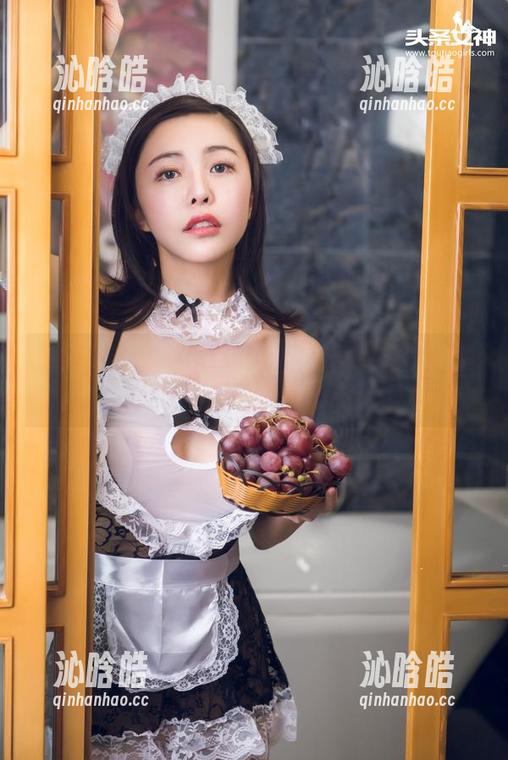 头条女神 - 是白色的温柔？莫小希的高清图片让你抓人小心心！