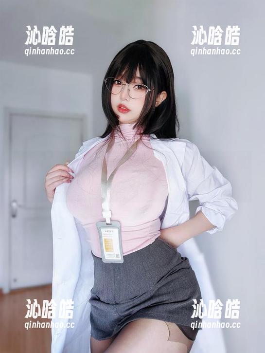 闪闪发光，女主K的免费油亮写真，真想摸一下！