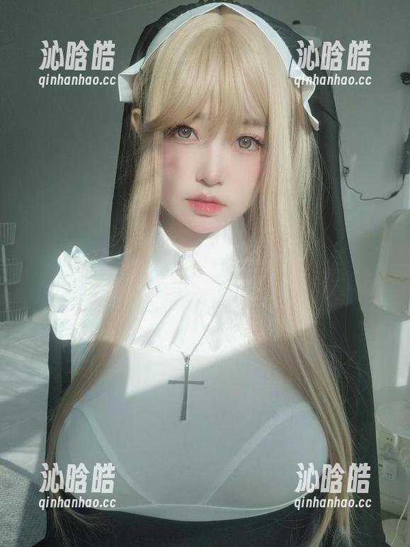 看这泳衣，女主K真把整个沙滩都征服了，原图都不忍直视。