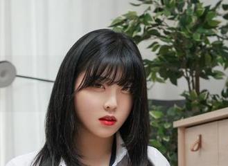 宋哈娜(송하나)的图集很巧妙：Bimilstory微型比基尼，还没想明白的感觉
