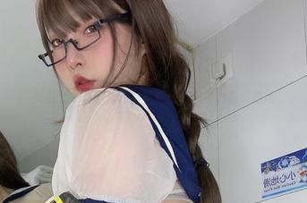 她就是小泉学姐吖，写真和壁纸的心事小剧场