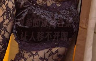 尤果网 - 周妍希的泳池合集,水面反光真让人移不开眼。