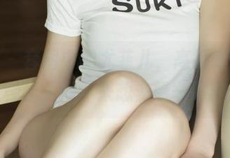 尤果网 - 套图中的尤菲儿，高跟鞋下的身影，有种让人停下来想多瞧一眼的魔力。