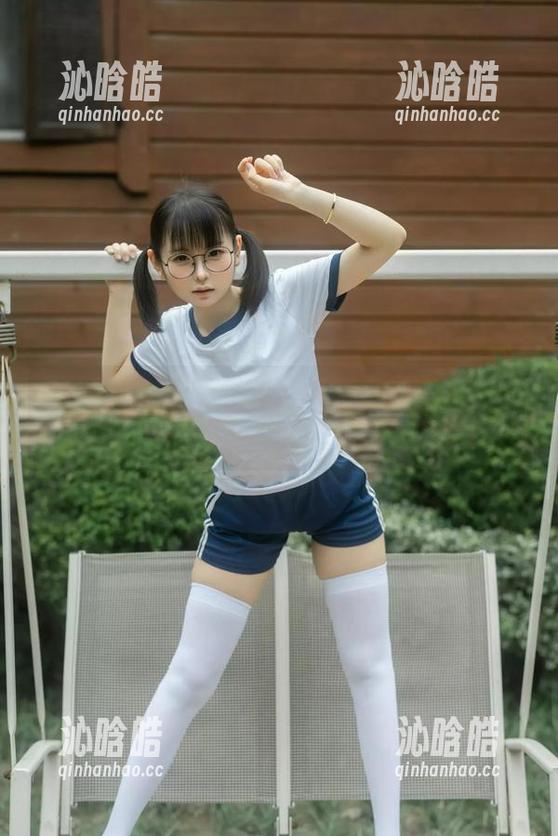 幼水铃衣的私拍：这“天使”其实很接地气。